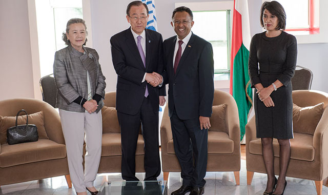 Le couple présidentiel accueillant le couple Ban Ki Moon